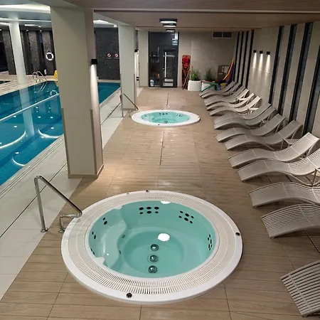 Aqua Polanki Max アパート *